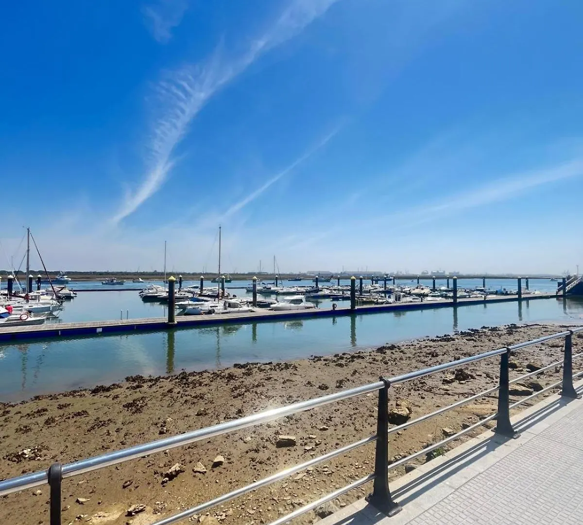 Pez Centrico Y Playa 1 Dormitorio Y Sofa Cama Punta Umbria Spain